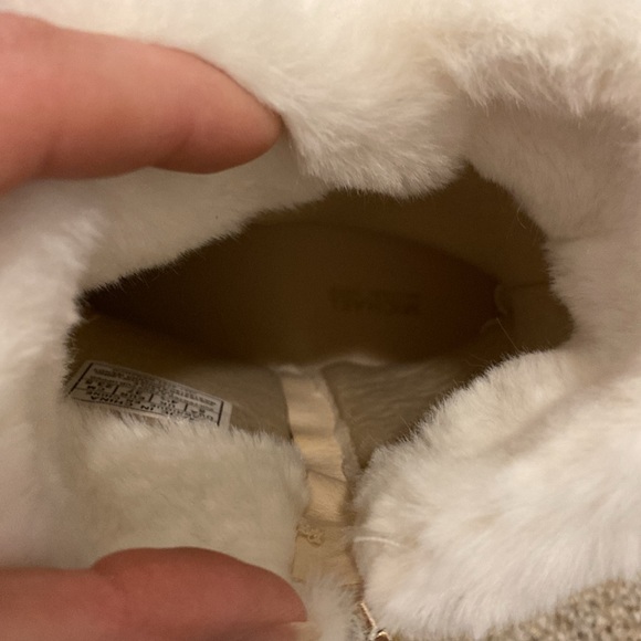 NWOT Michael Kors faux fur snow boots. Size 5. - Picture 7 of 14